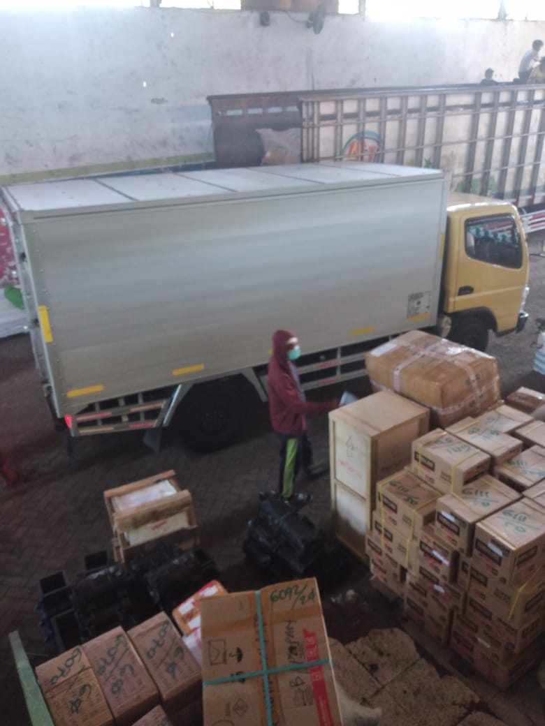 ekspedisi surabaya berau - Armada truk berangkat ke Banjarmasin dari gudang Surabaya